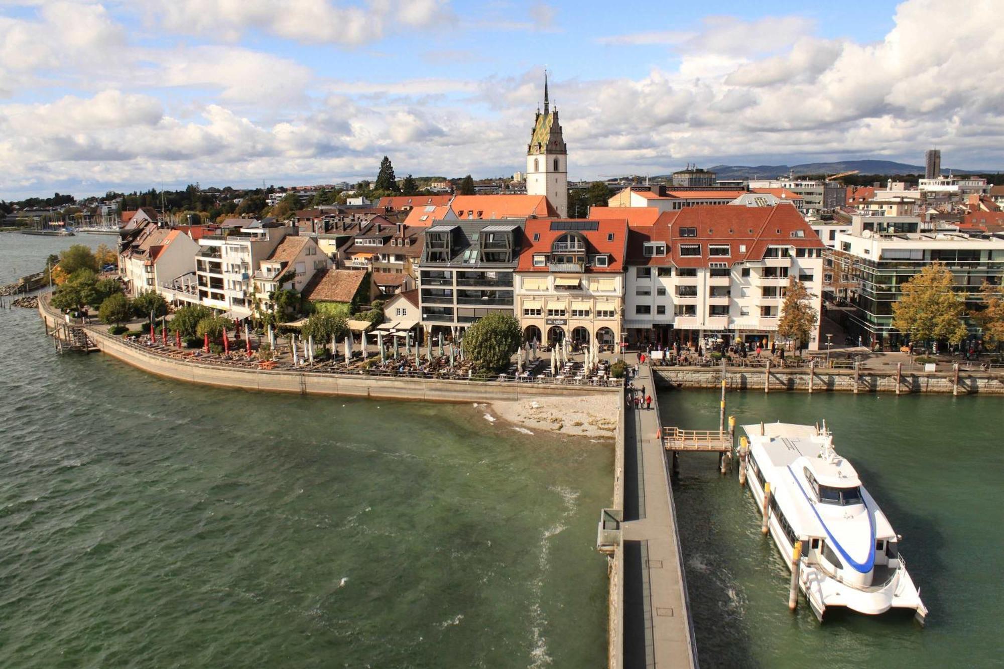 Relax Apartment Black & White Friedrichshafen Bagian luar foto