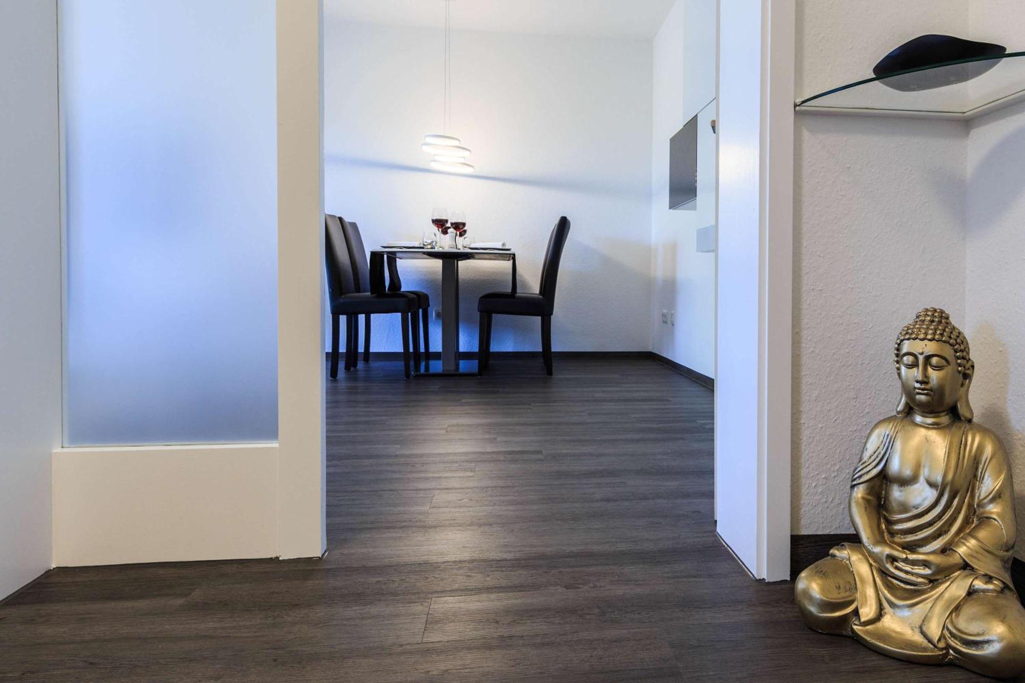 Relax Apartment Black & White Friedrichshafen Bagian luar foto