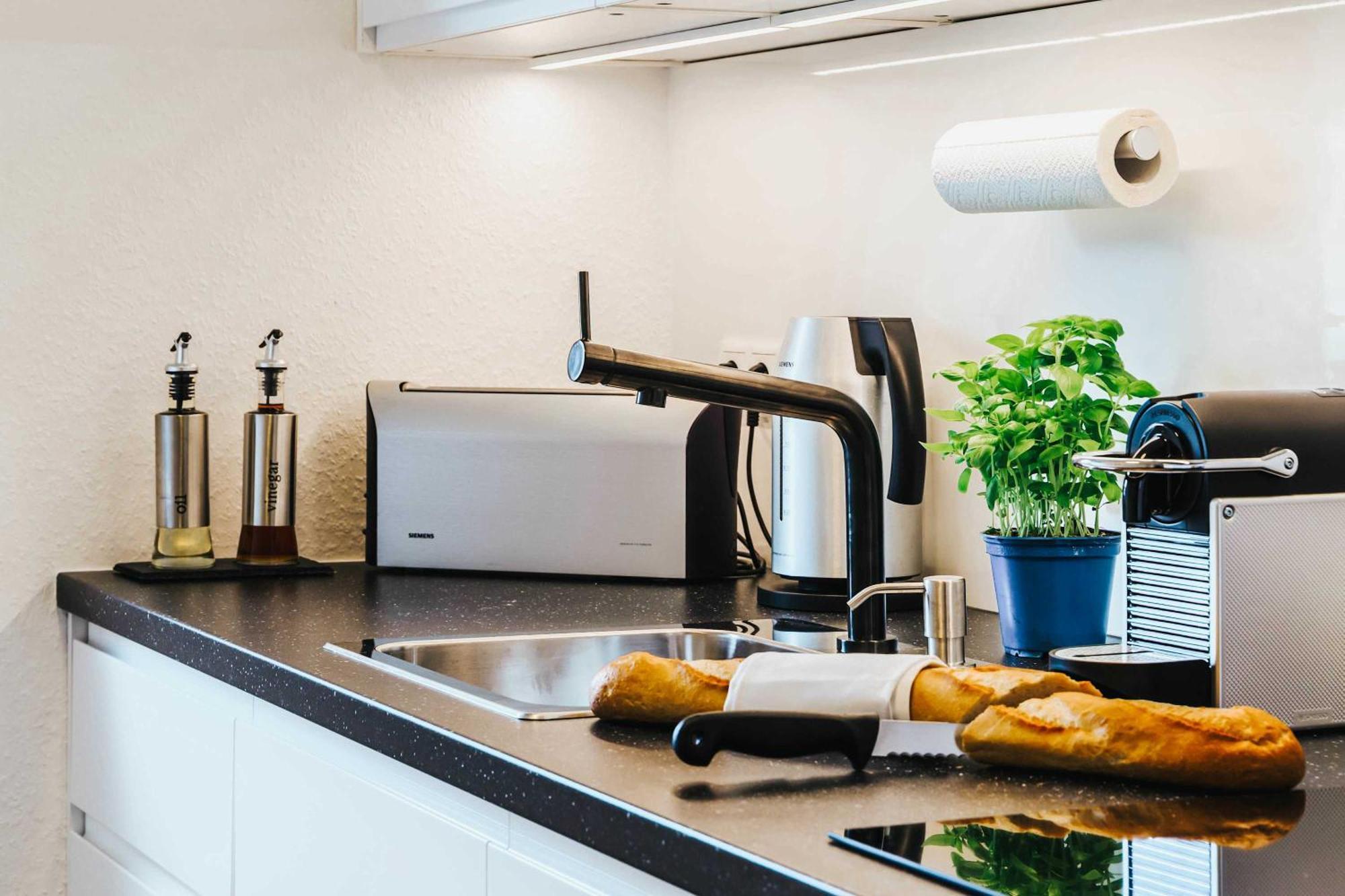 Relax Apartment Black & White Friedrichshafen Bagian luar foto