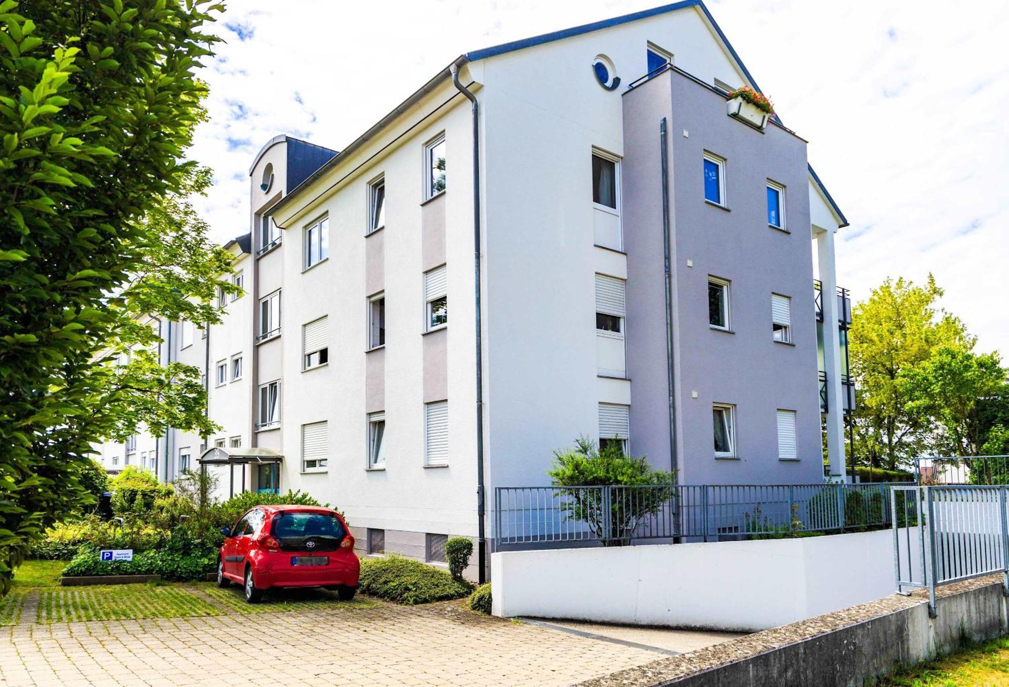 Relax Apartment Black & White Friedrichshafen Bagian luar foto