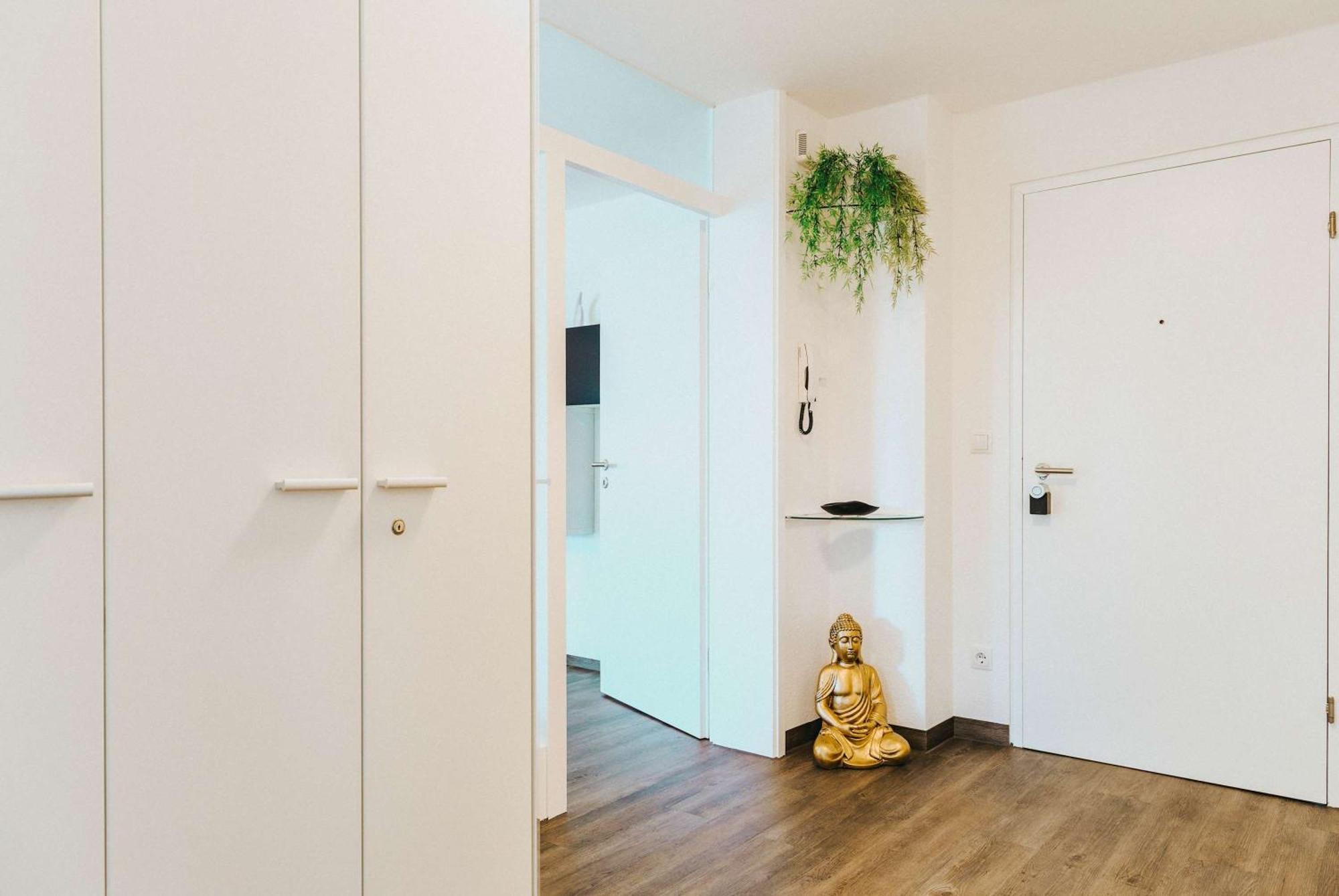Relax Apartment Black & White Friedrichshafen Bagian luar foto