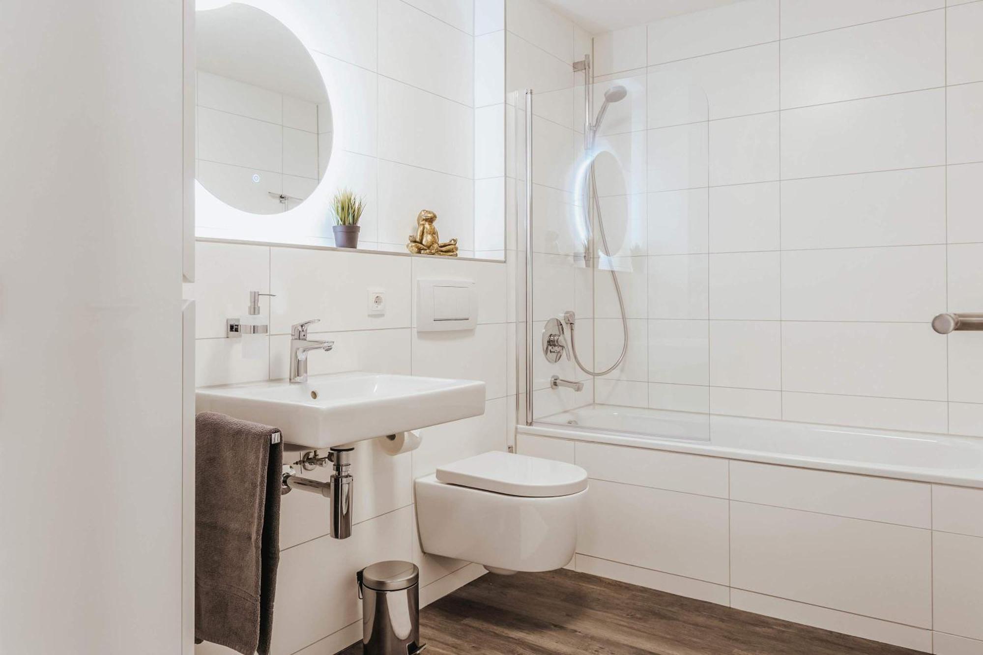 Relax Apartment Black & White Friedrichshafen Bagian luar foto