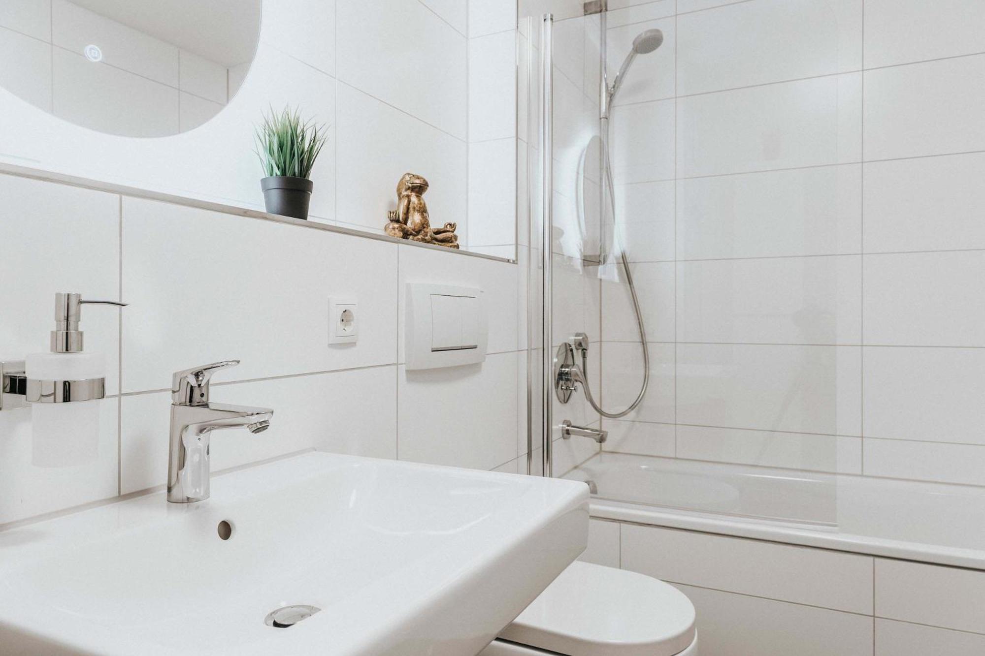 Relax Apartment Black & White Friedrichshafen Bagian luar foto