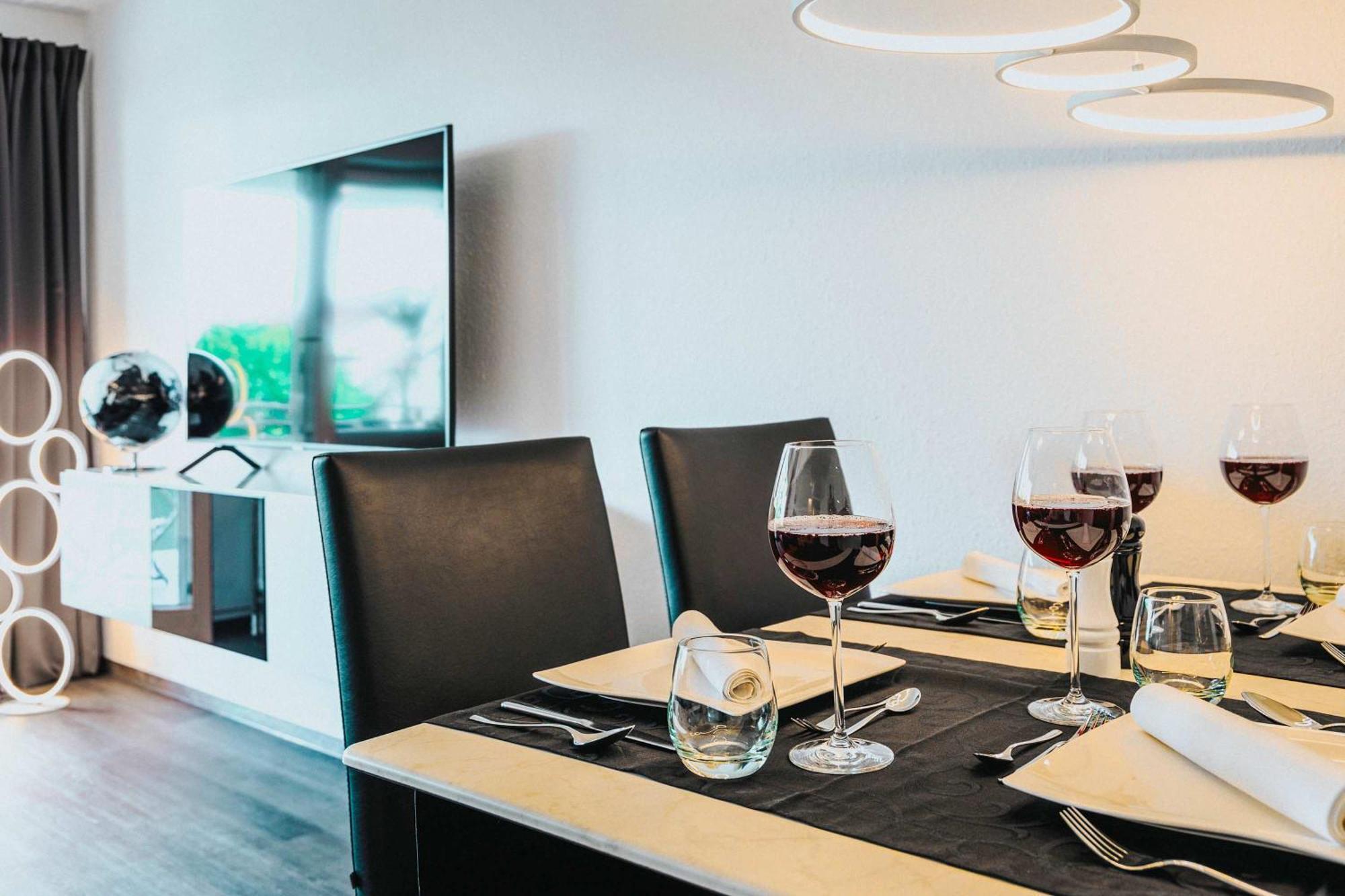 Relax Apartment Black & White Friedrichshafen Bagian luar foto